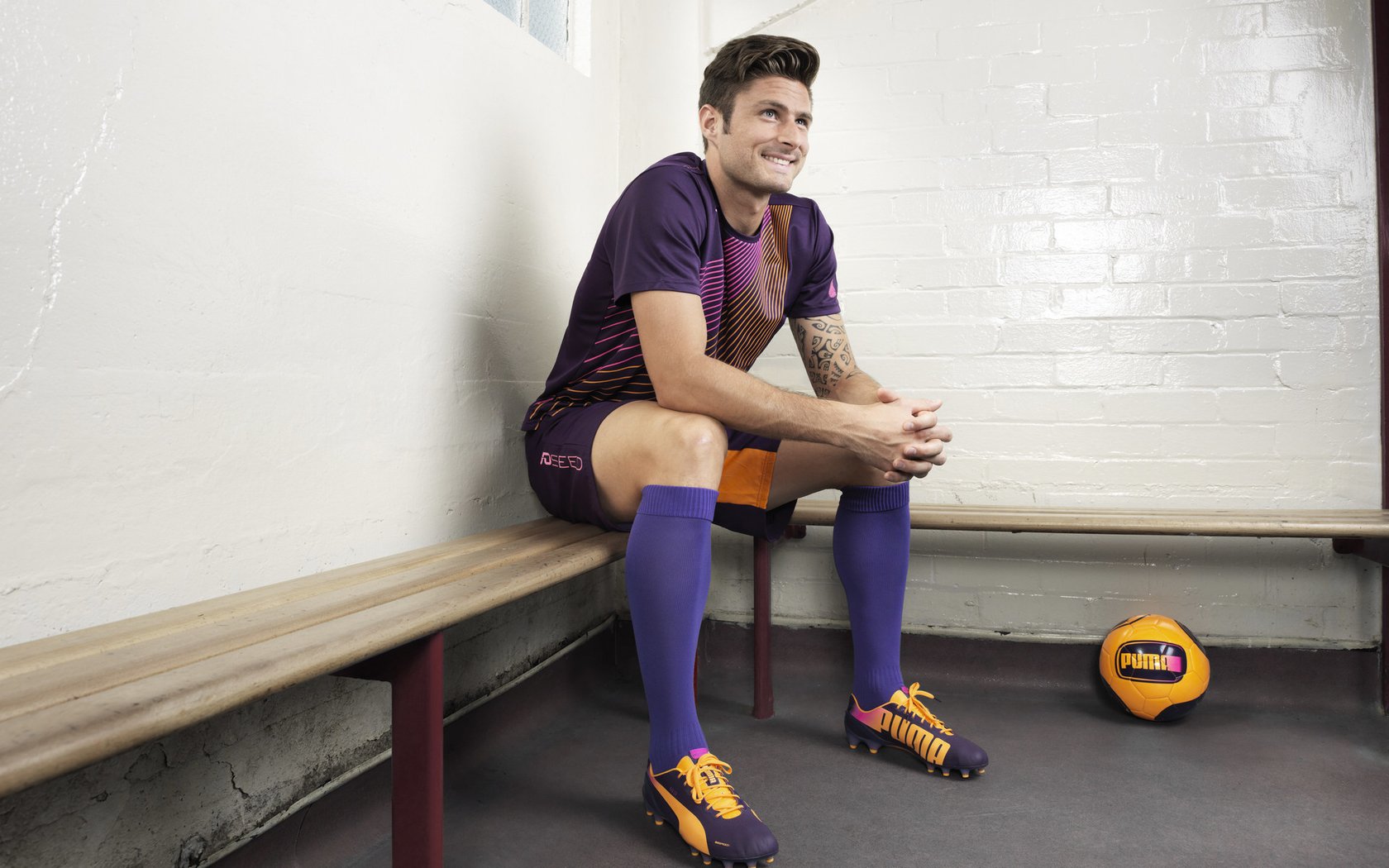 武切维奇，在F1街道赛的暗夜里，用方向盘写诗