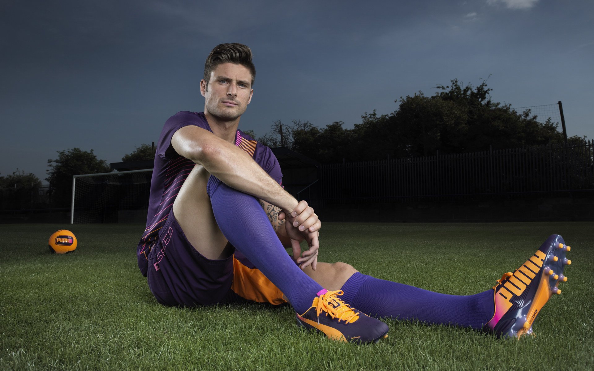 武切维奇，在F1街道赛的暗夜里，用方向盘写诗