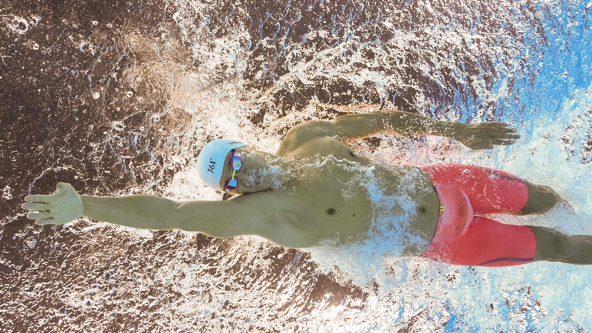 梅西一脚踢碎悬念，爱尔兰预言照亮伊拉克暗夜